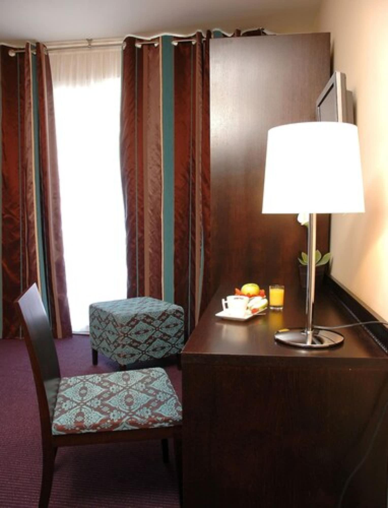ไอบิส สไตล์ โบลิเยอ-ซูร์-แมร์ Hotel ภายนอก รูปภาพ