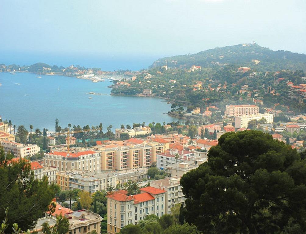ไอบิส สไตล์ โบลิเยอ-ซูร์-แมร์ Hotel ภายนอก รูปภาพ