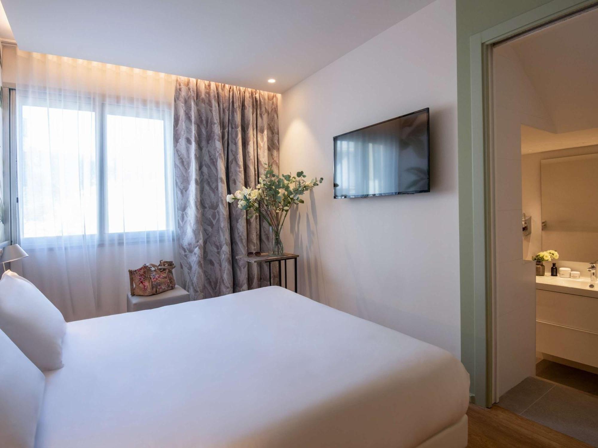 ไอบิส สไตล์ โบลิเยอ-ซูร์-แมร์ Hotel ภายนอก รูปภาพ