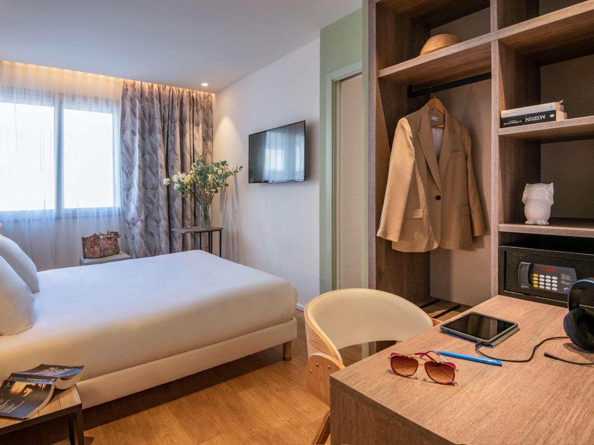 ไอบิส สไตล์ โบลิเยอ-ซูร์-แมร์ Hotel ภายนอก รูปภาพ